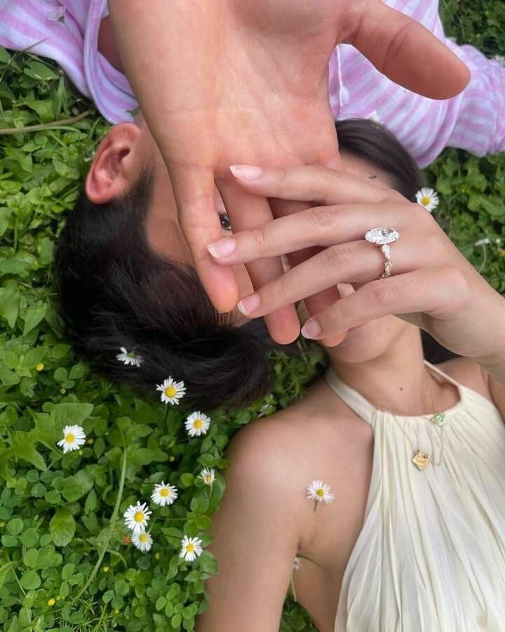 雏菊草地钻戒情侣