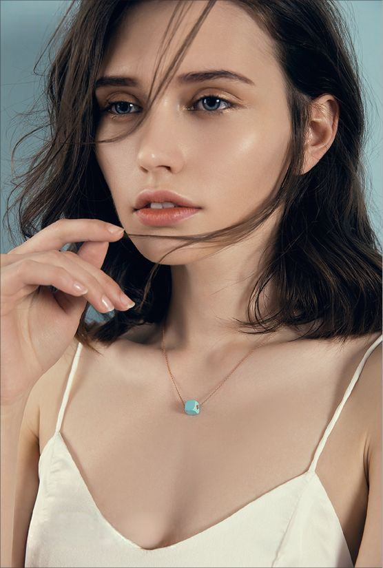 绿松石吊坠清透肖像